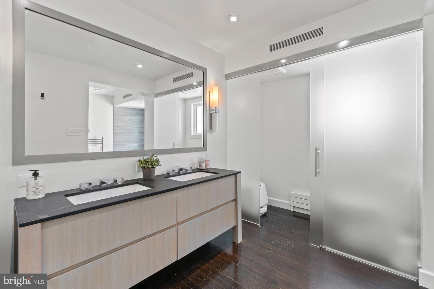 4433 Klingle St NW