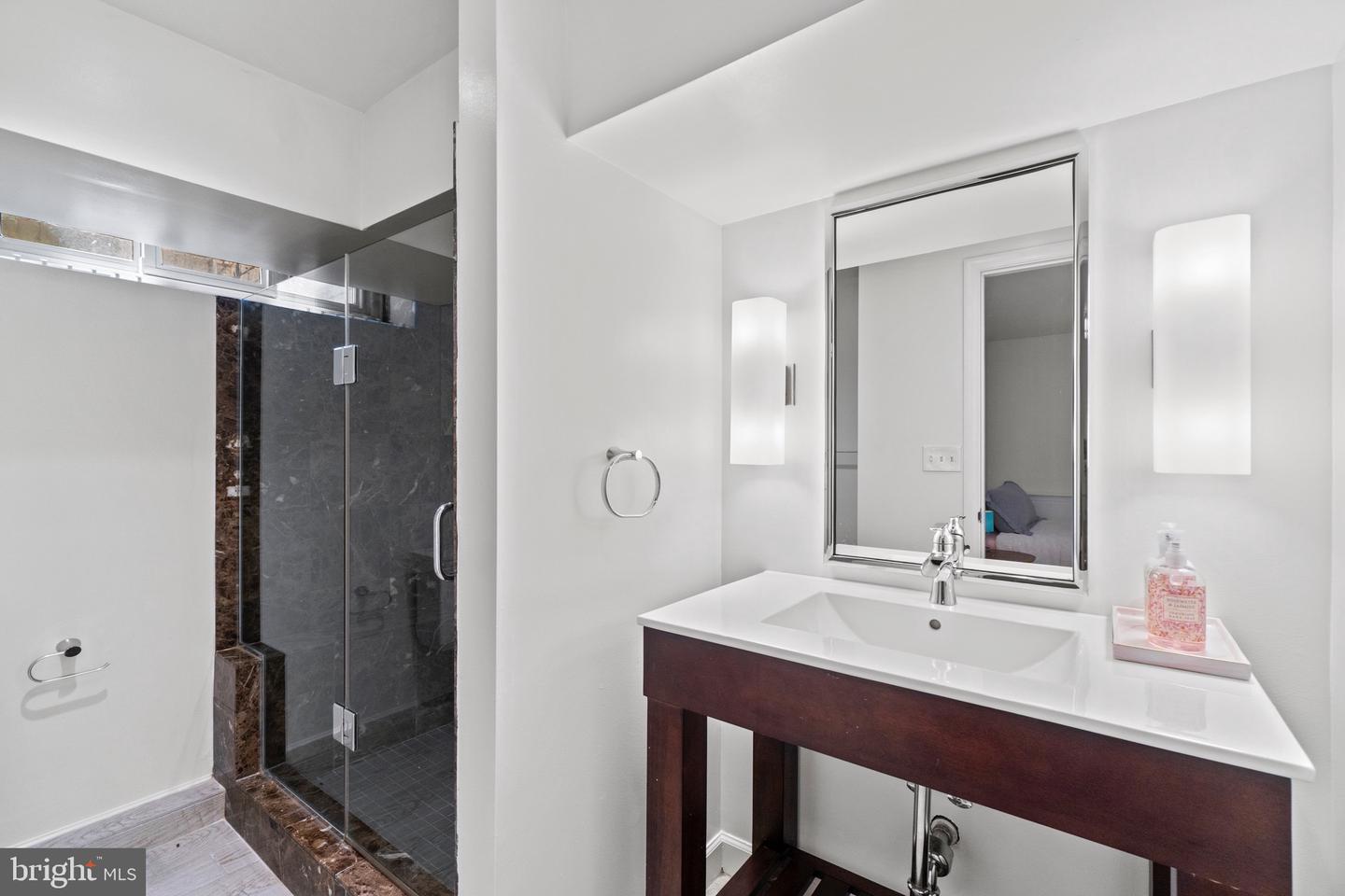 4433 Klingle St NW