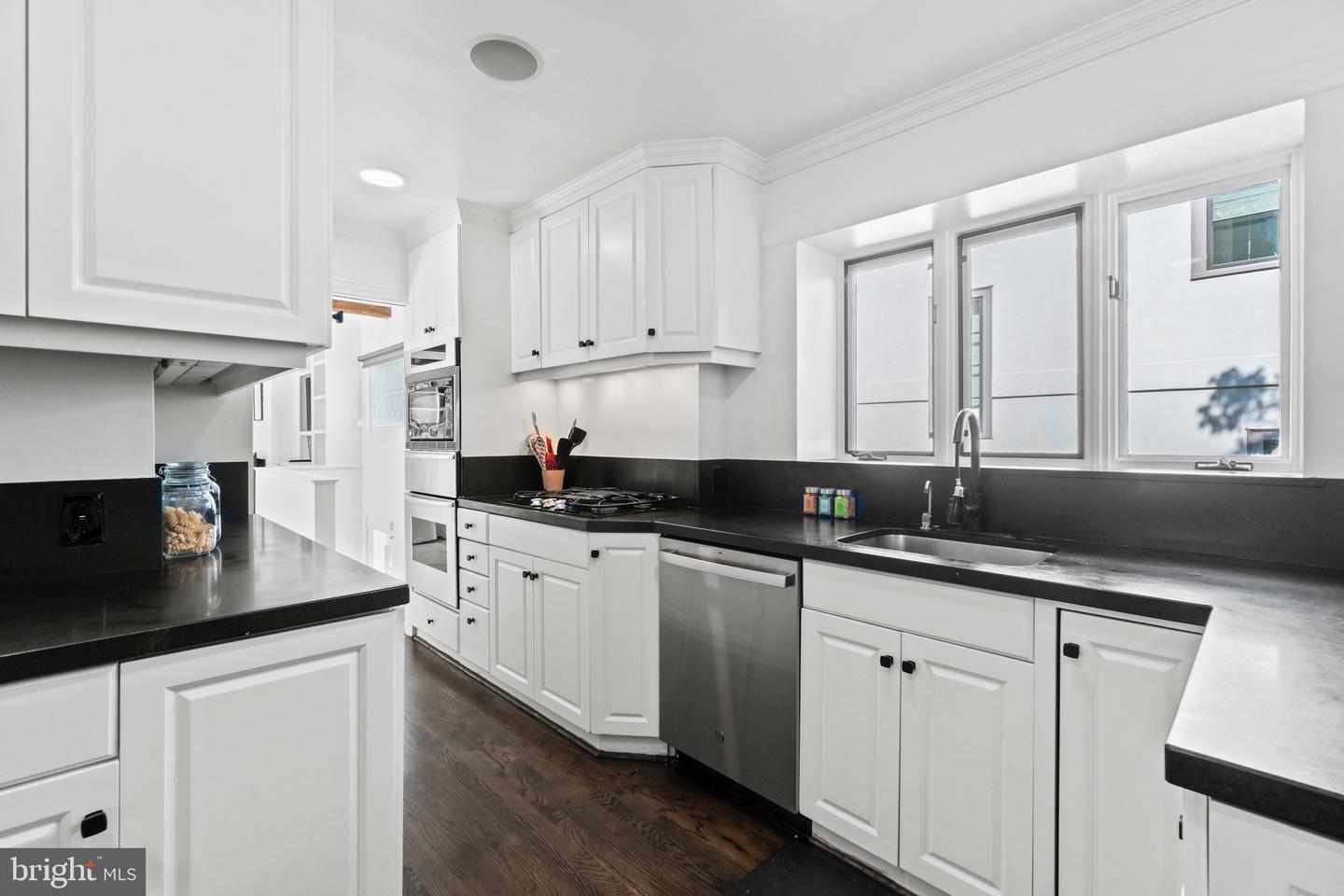 4433 Klingle St NW