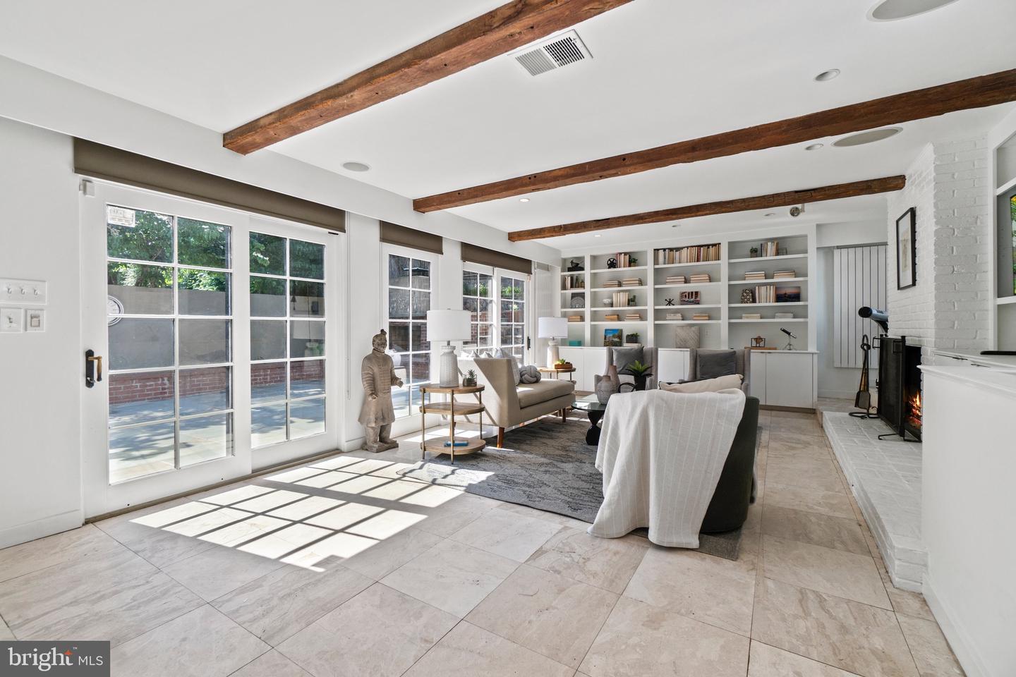 4433 Klingle St NW