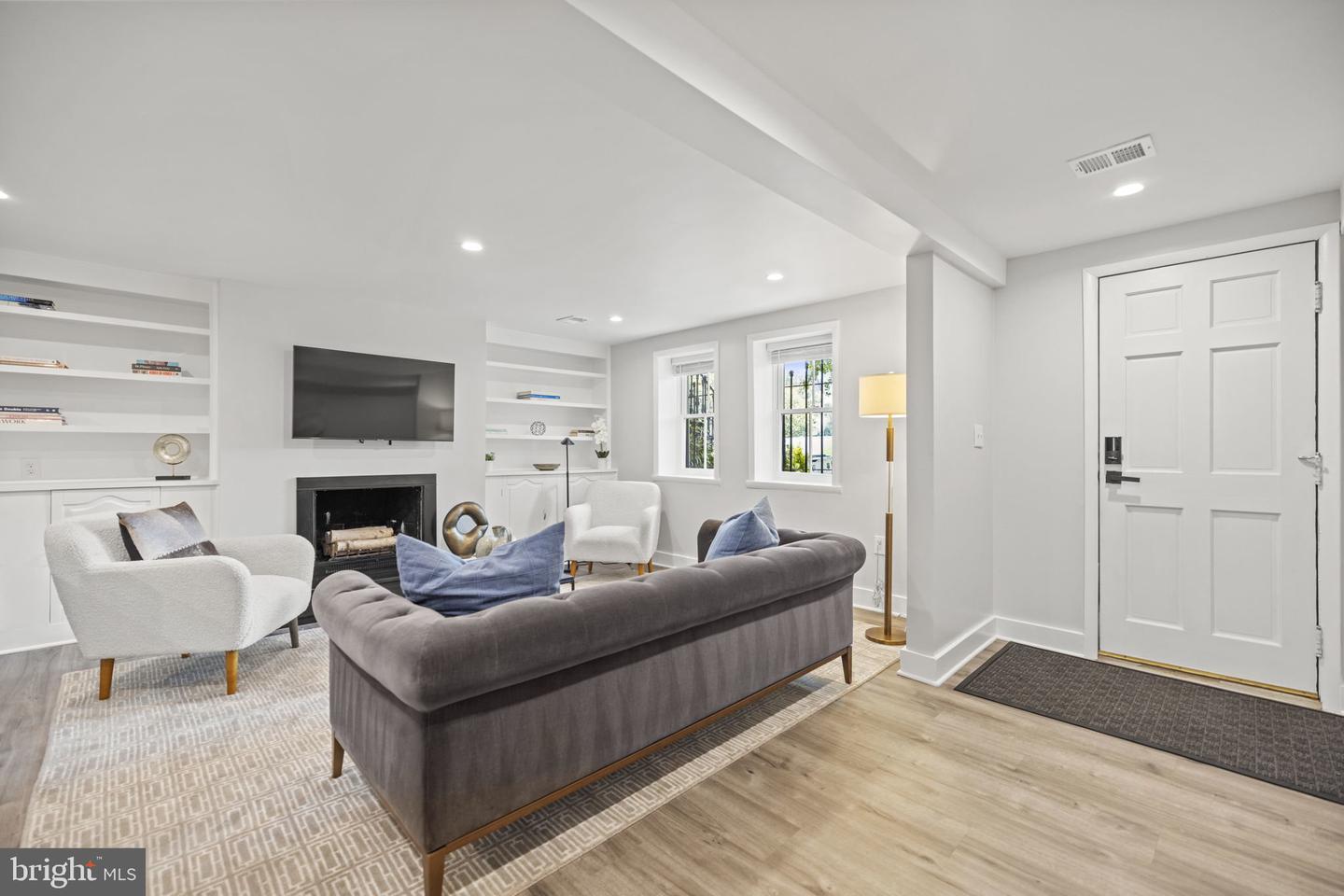 1303 Corcoran St NW