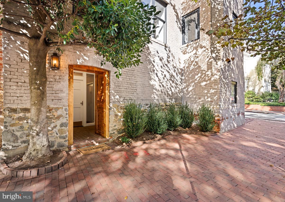 3101 P St NW #1