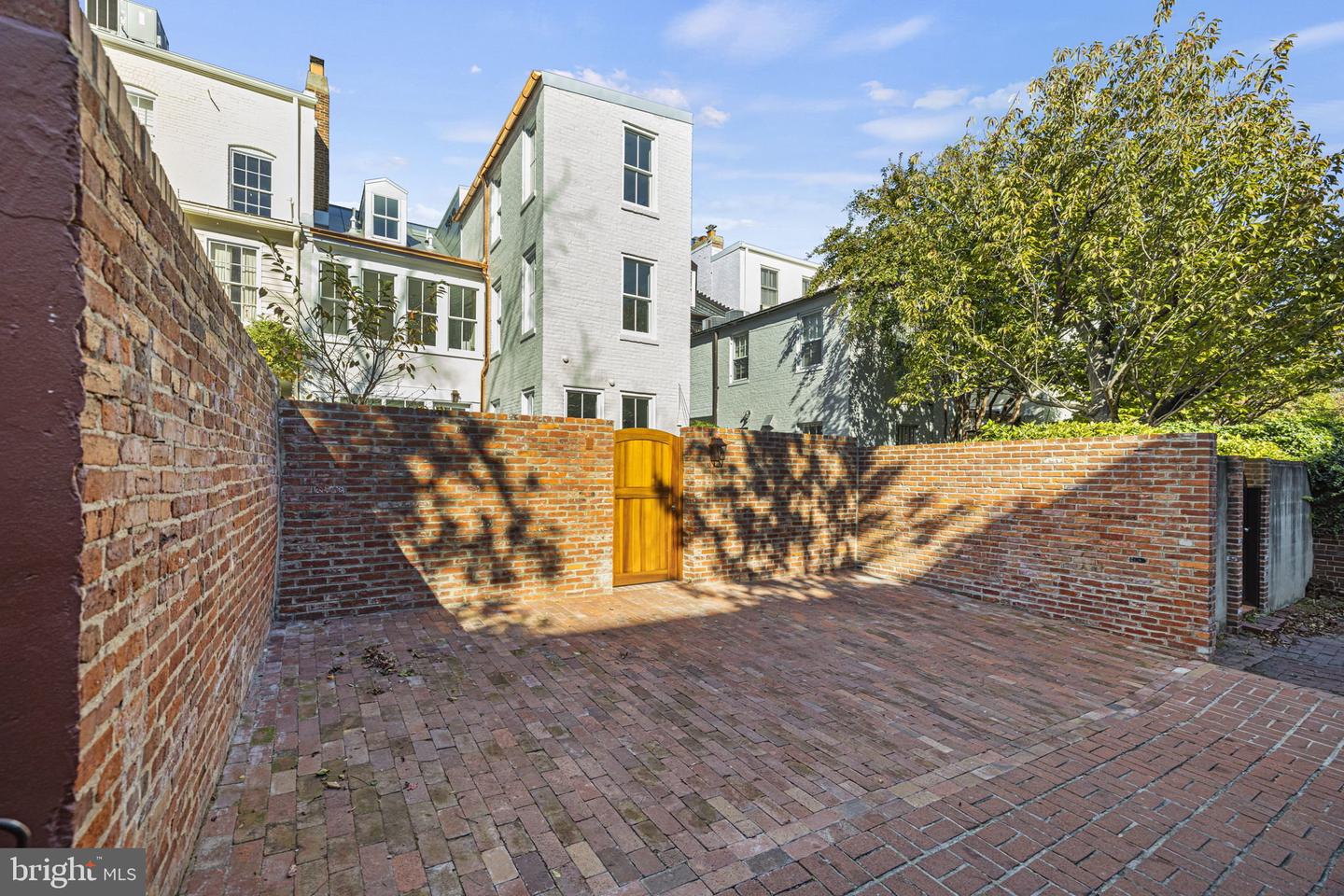 3318 N St NW