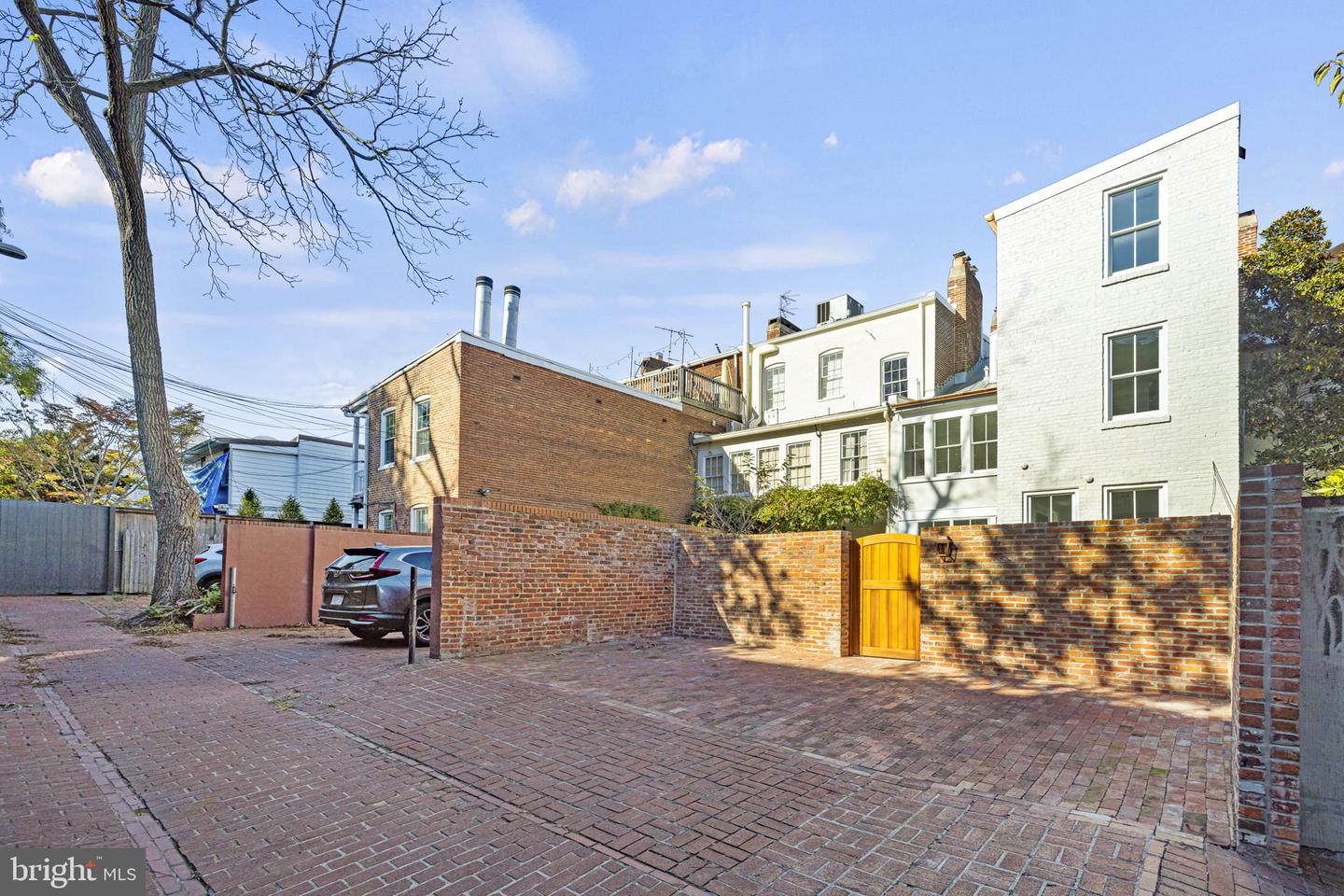 3318 N St NW