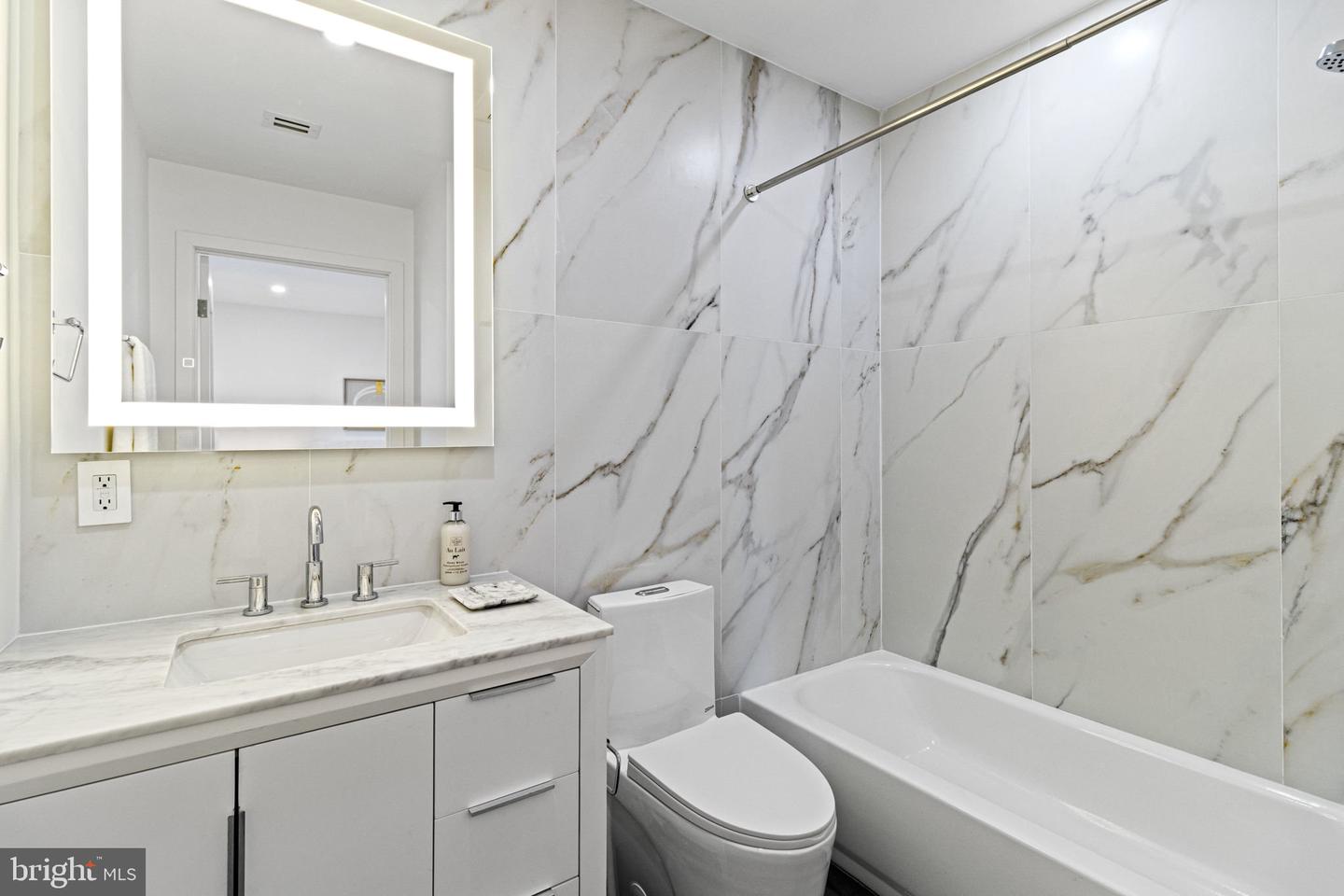 3219 Wisconsin Ave NW #301