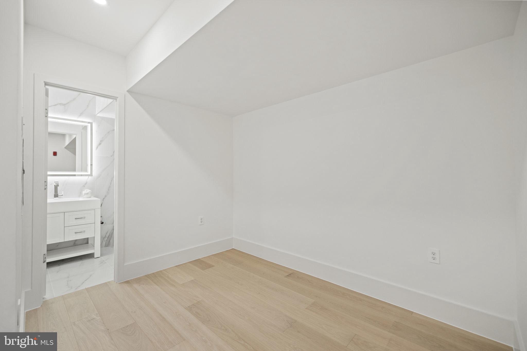 3219 Wisconsin Ave NW #101