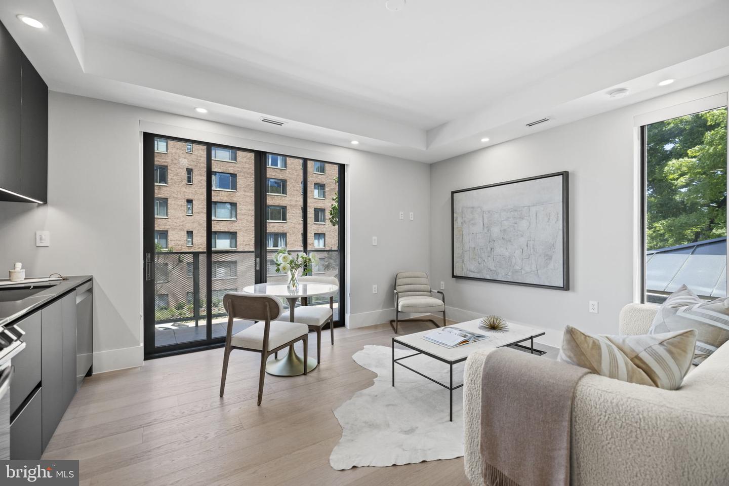 3219 Wisconsin Ave NW #202