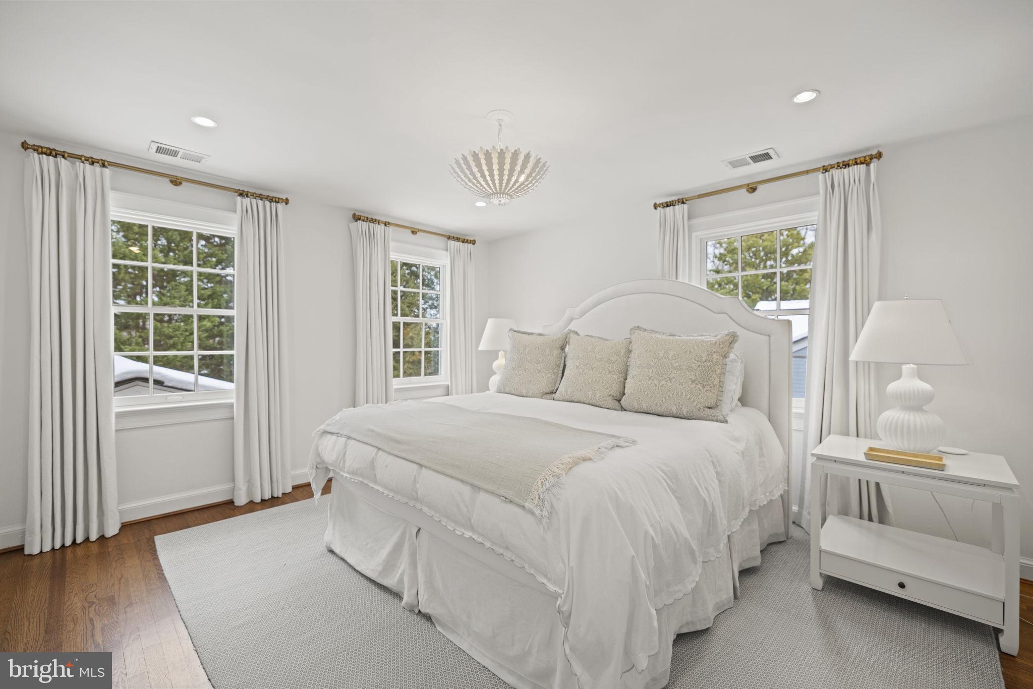 2937 Garfield Ter NW