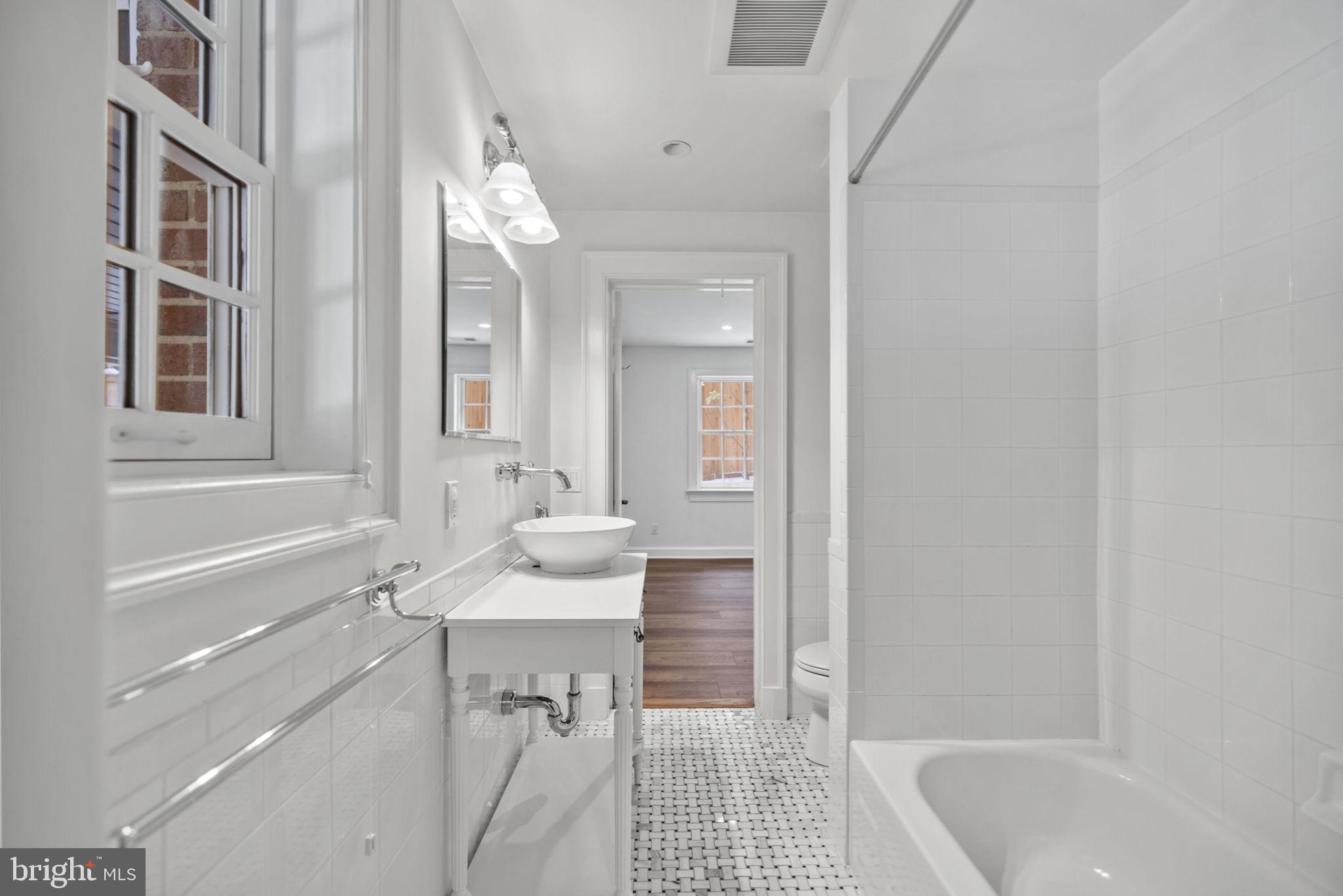 2937 Garfield Ter NW