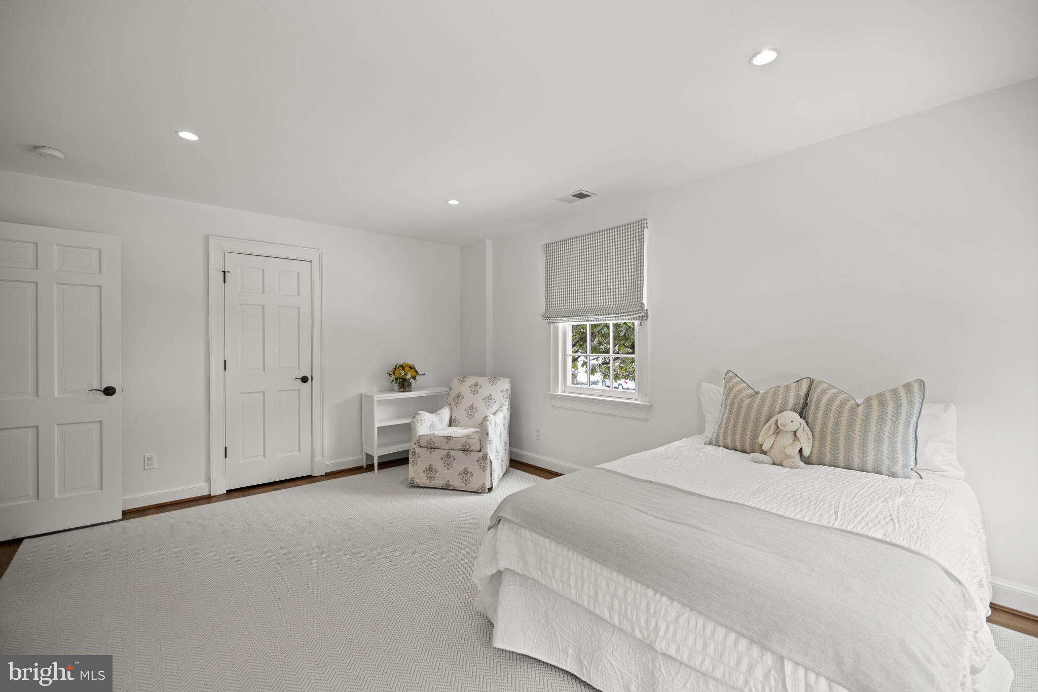 2937 Garfield Ter NW