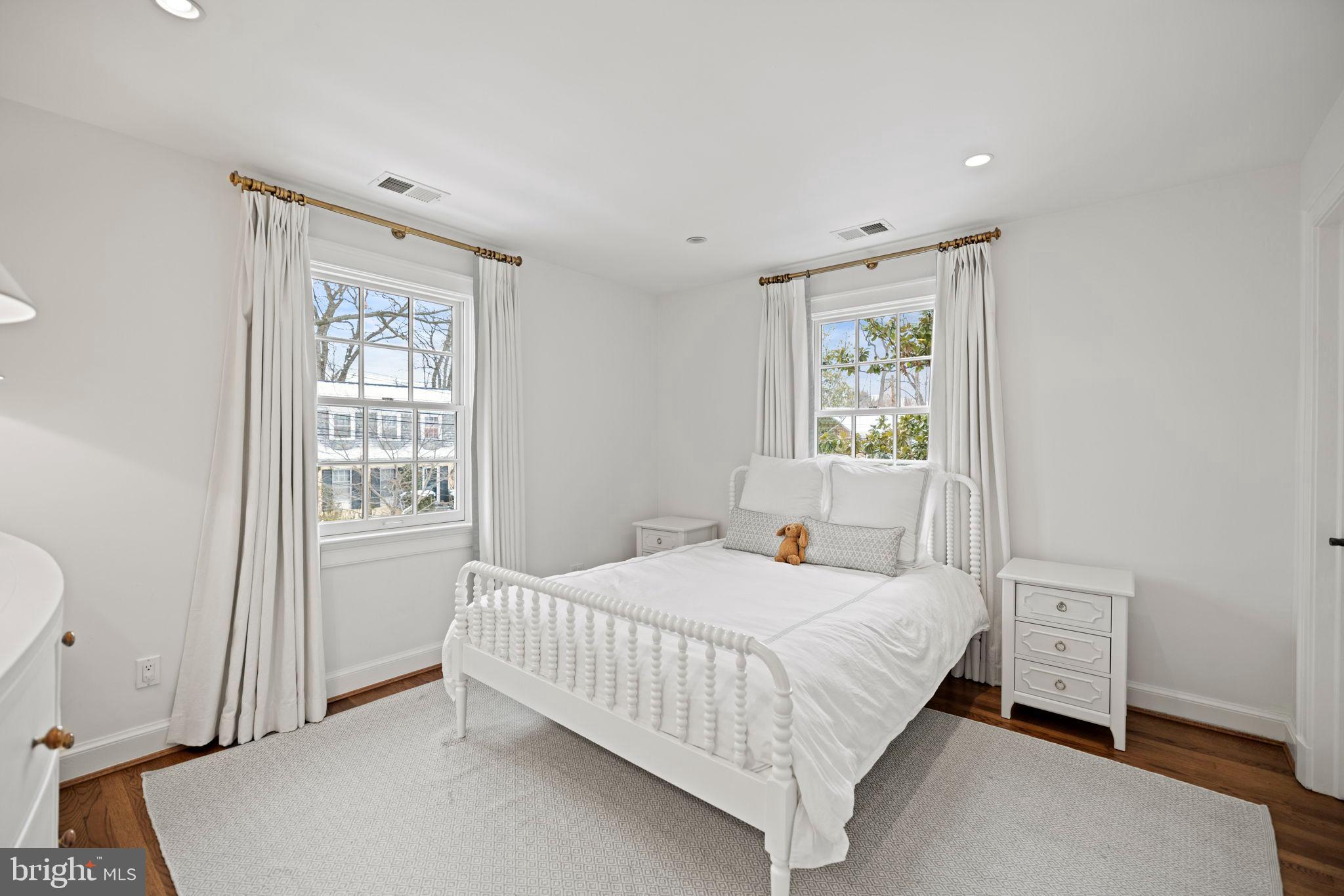 2937 Garfield Ter NW