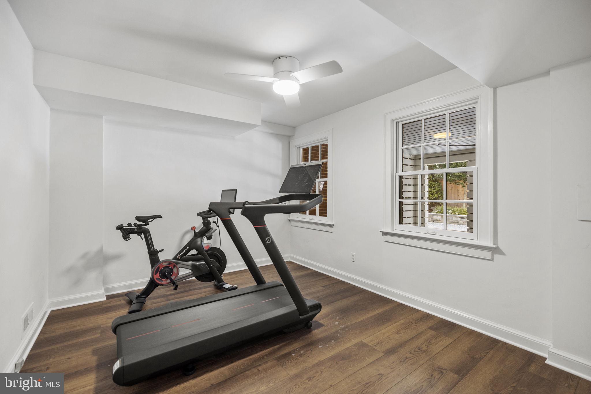 2937 Garfield Ter NW