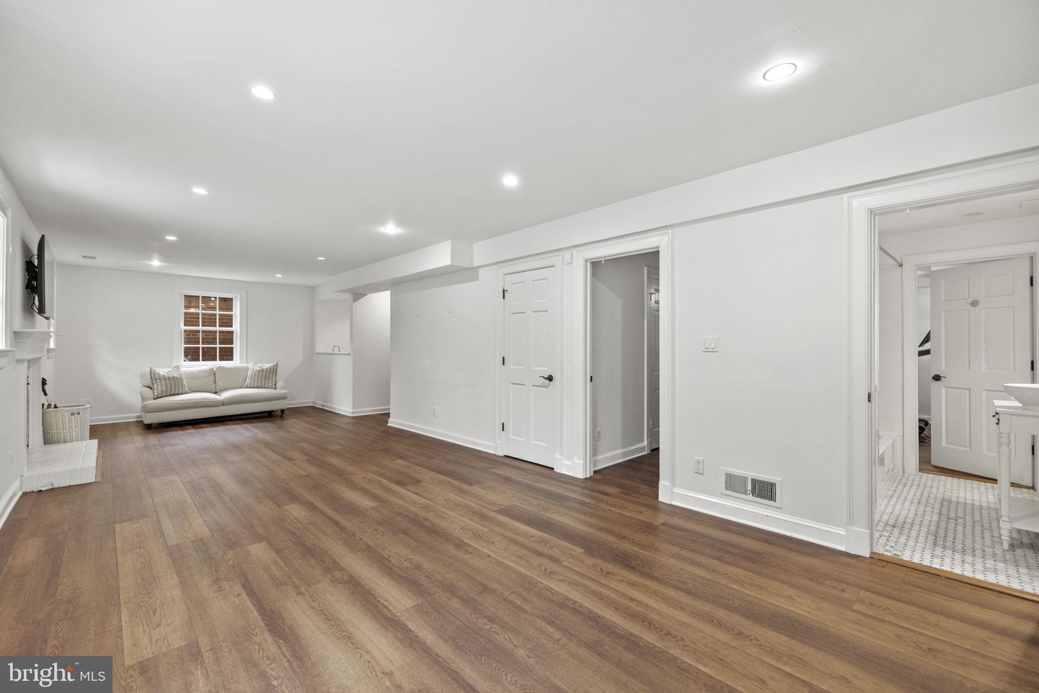 2937 Garfield Ter NW