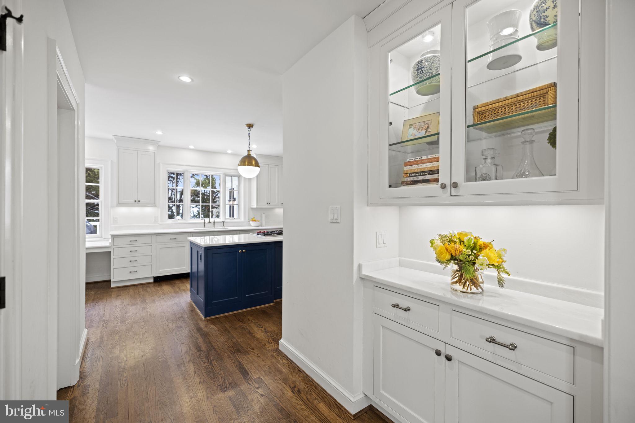 2937 Garfield Ter NW