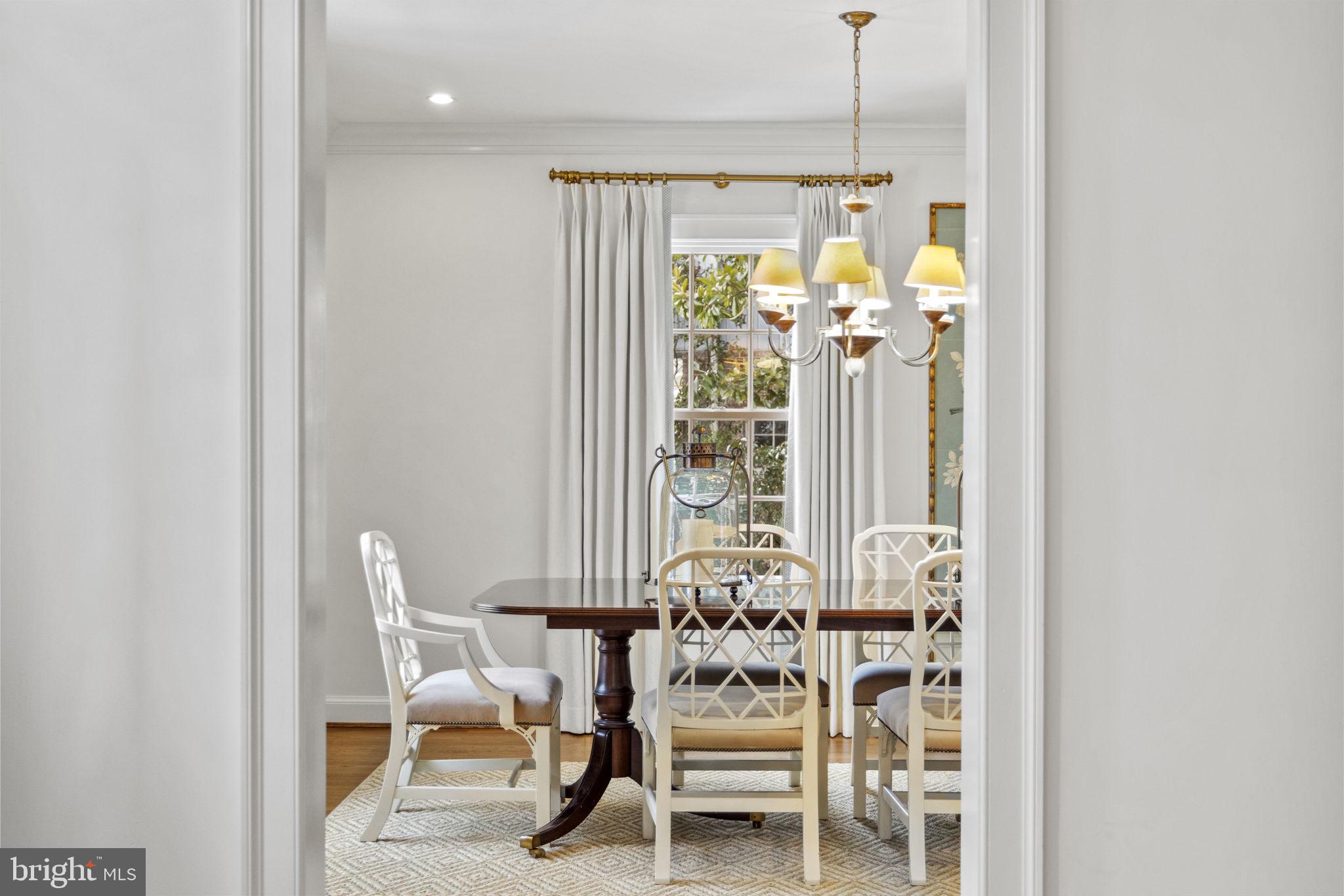 2937 Garfield Ter NW