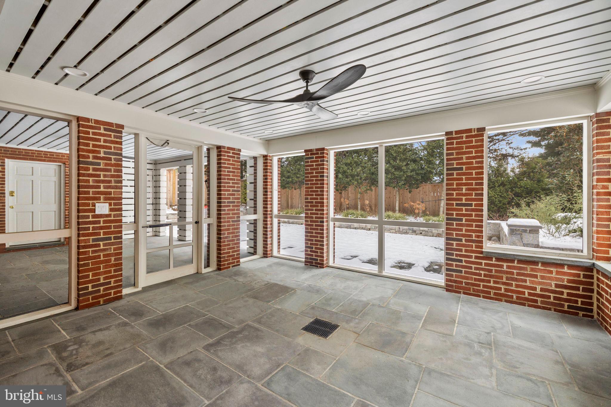 2937 Garfield Ter NW