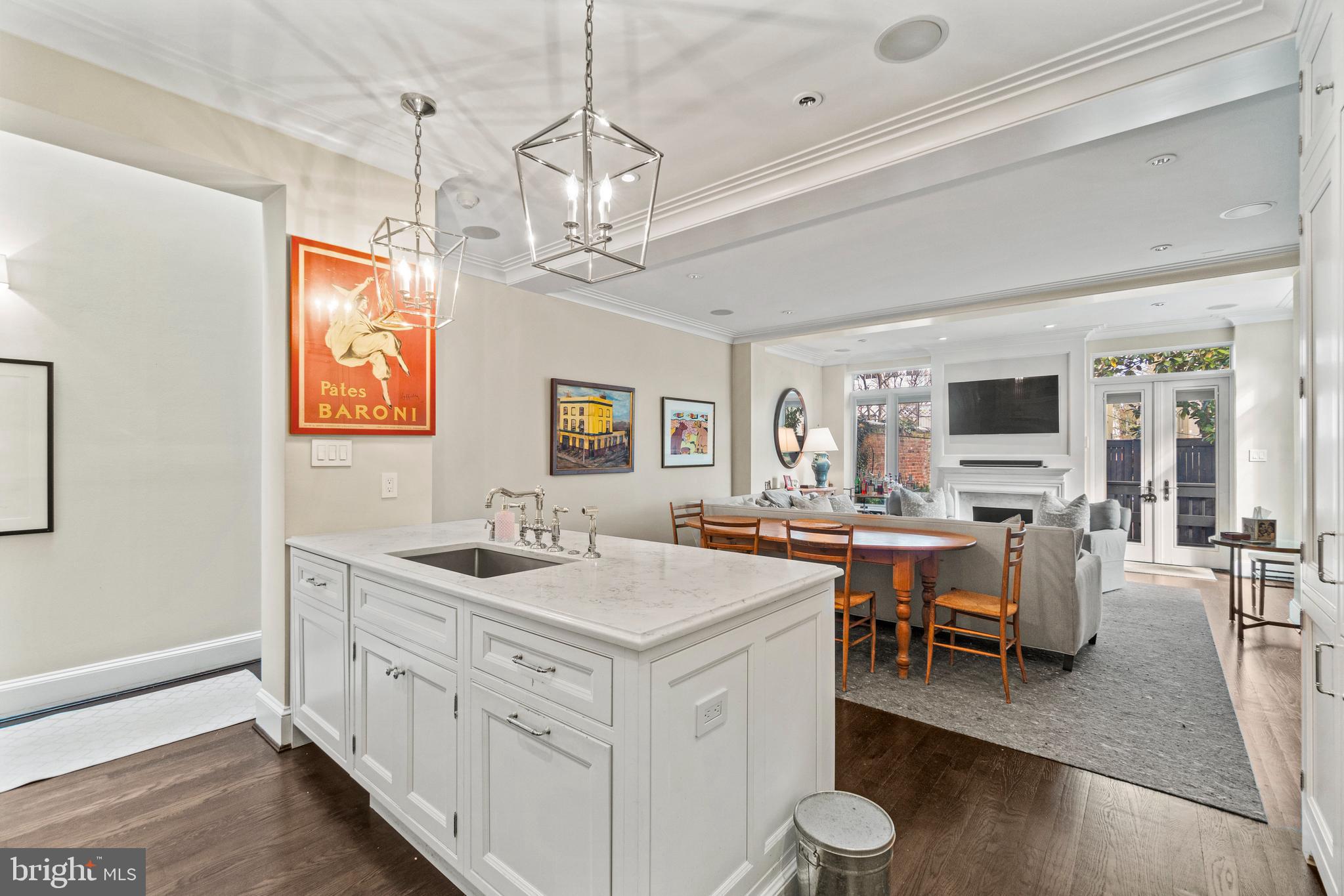 3017 Dumbarton St NW