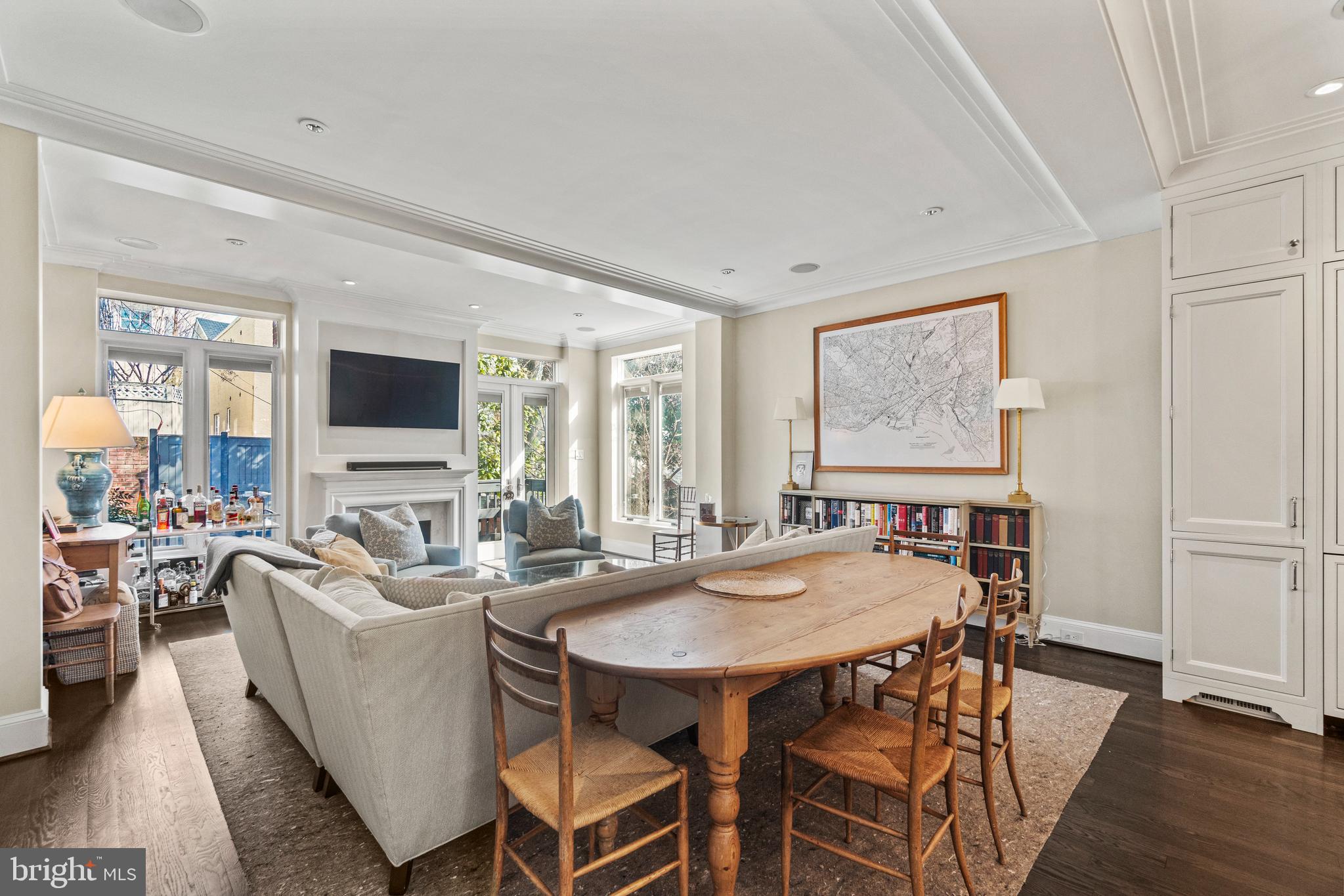 3017 Dumbarton St NW