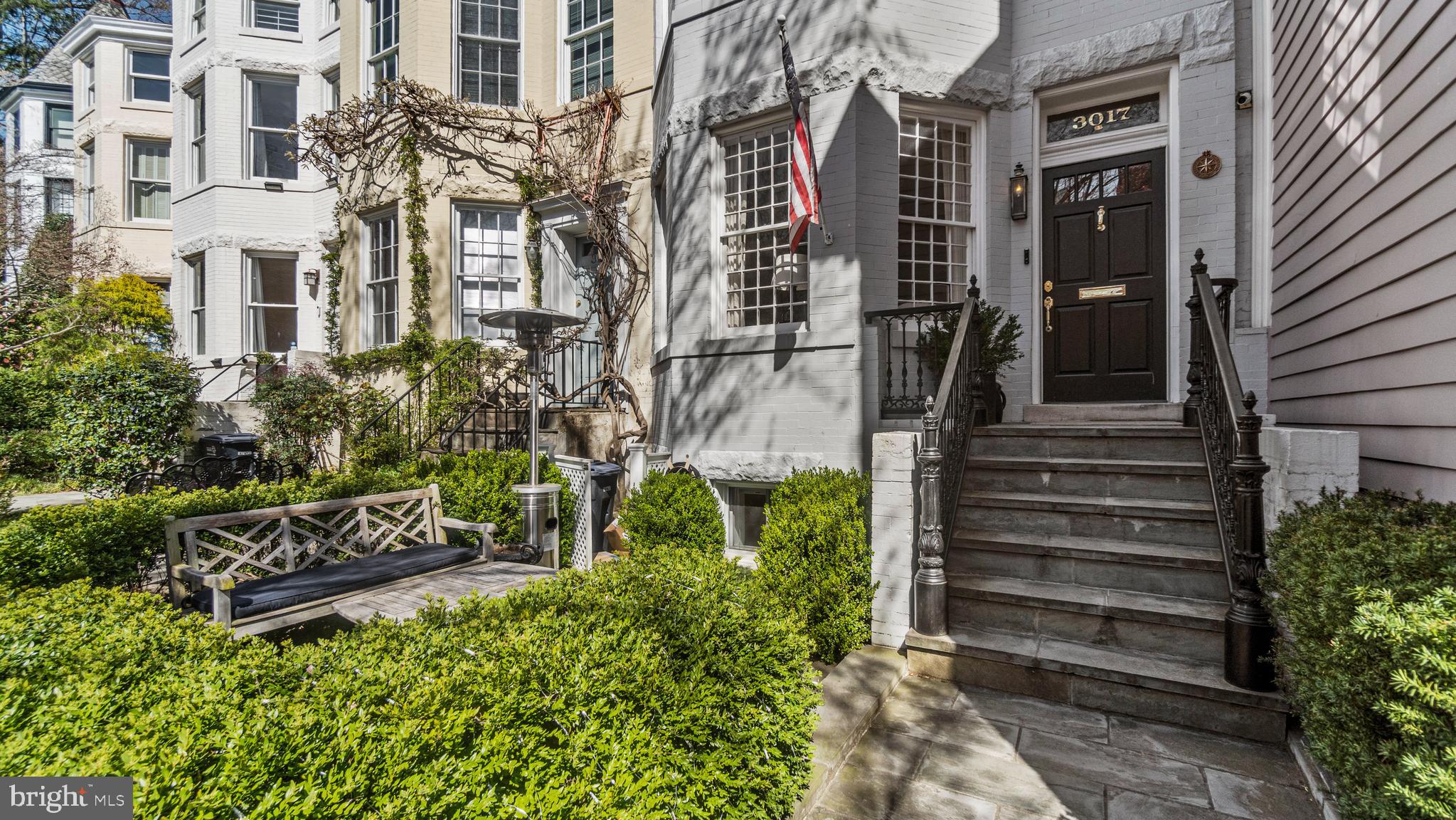 3017 Dumbarton St NW