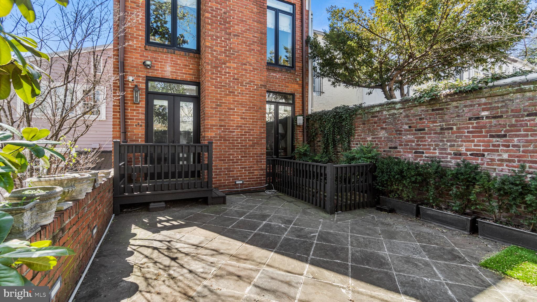 3017 Dumbarton St NW