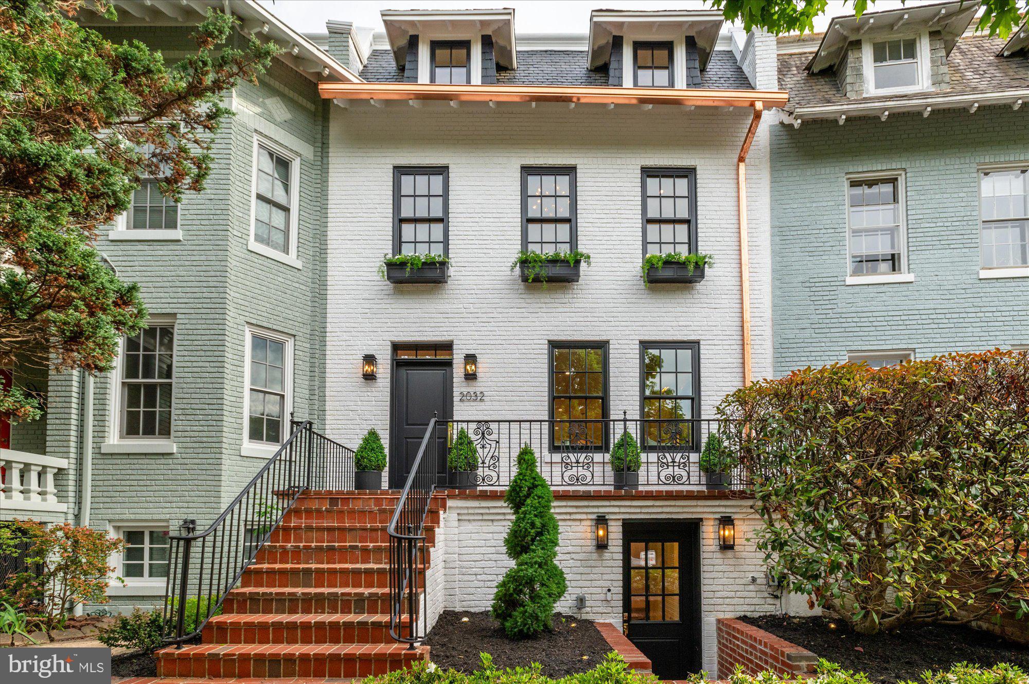 2032 Allen Pl NW