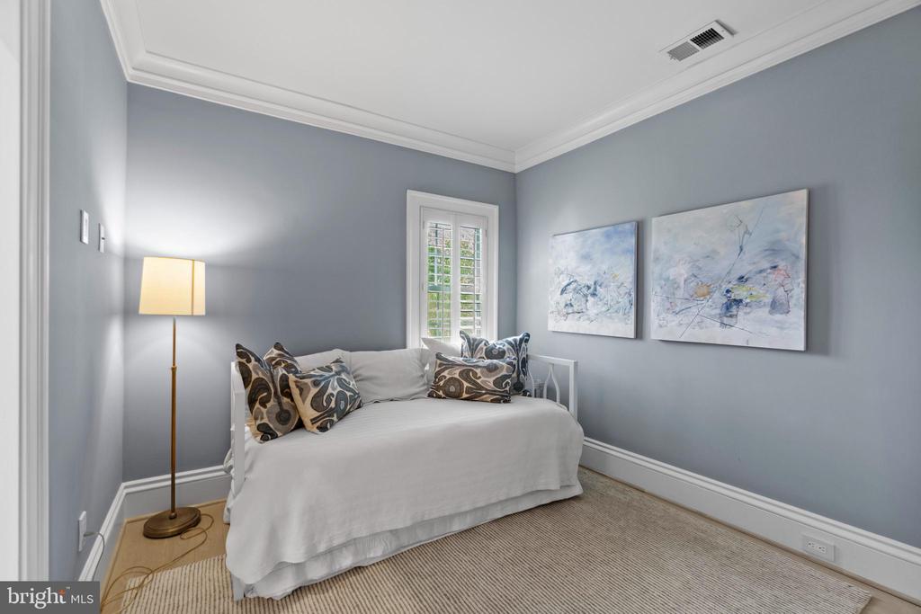 3310 P St NW