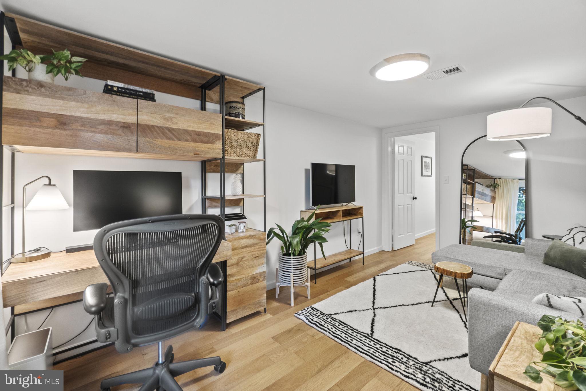 3025 Cambridge Pl NW