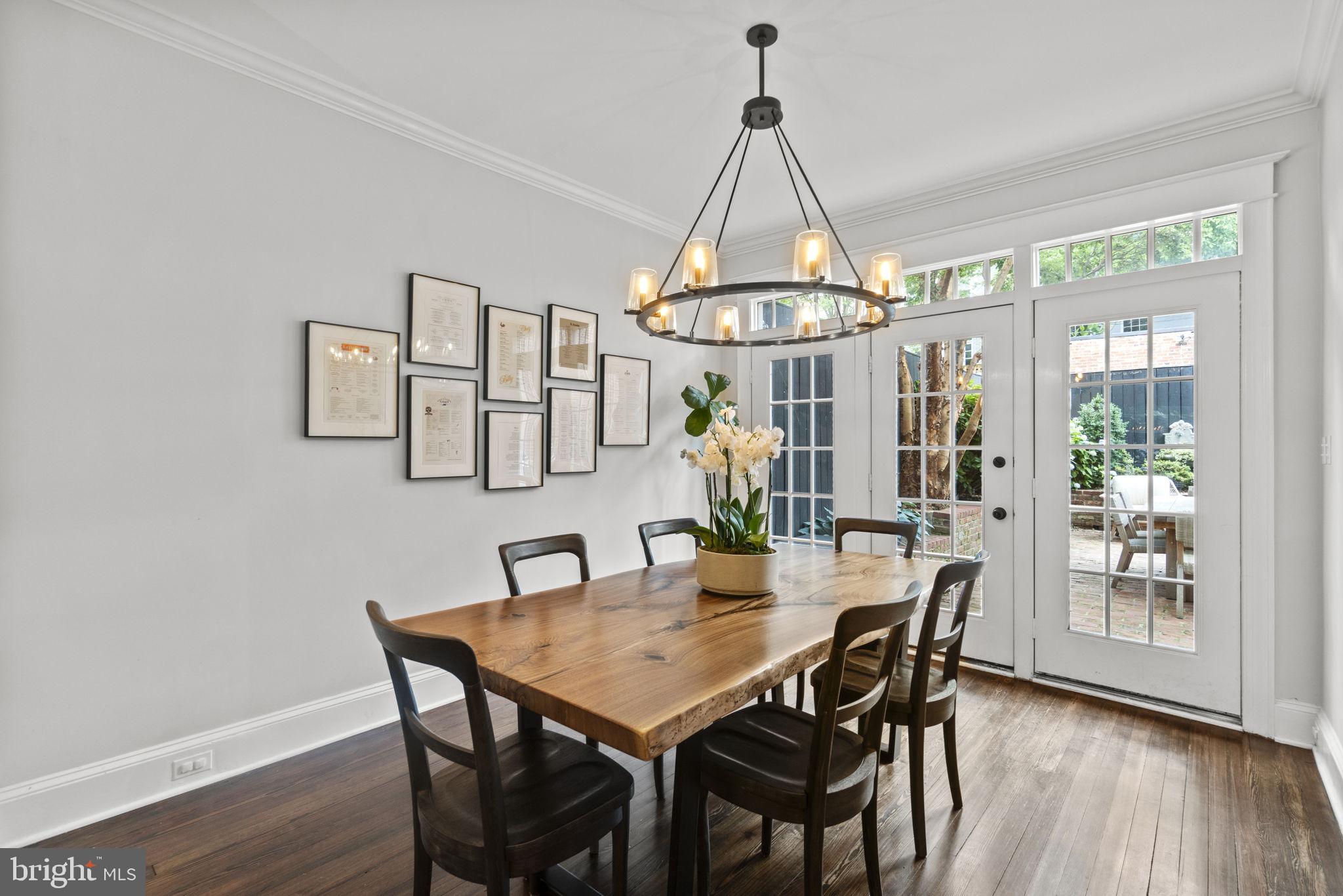 3025 Cambridge Pl NW