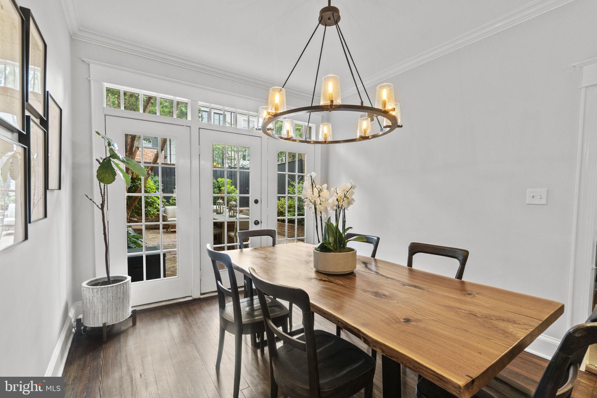 3025 Cambridge Pl NW