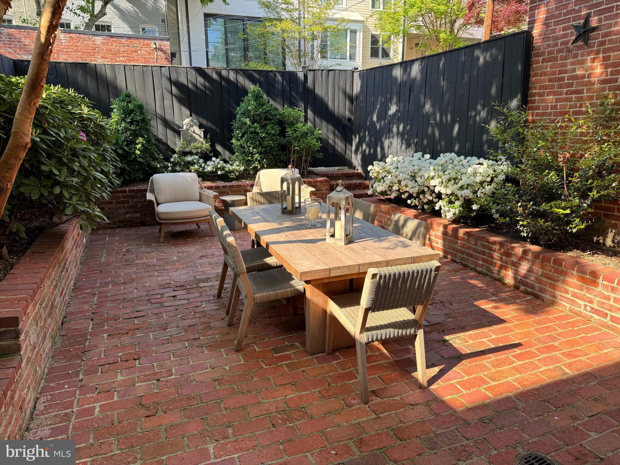 3025 Cambridge Pl NW