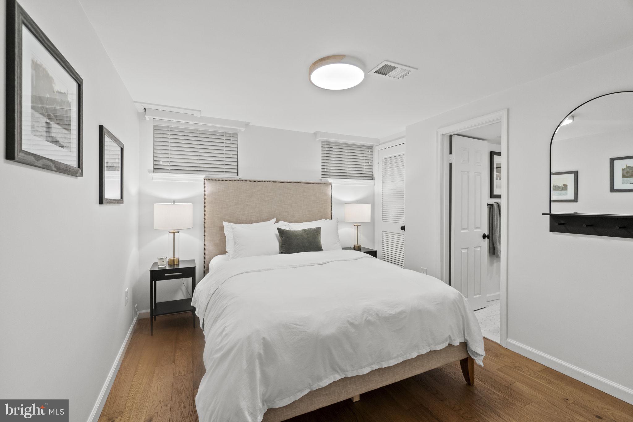 3025 Cambridge Pl NW