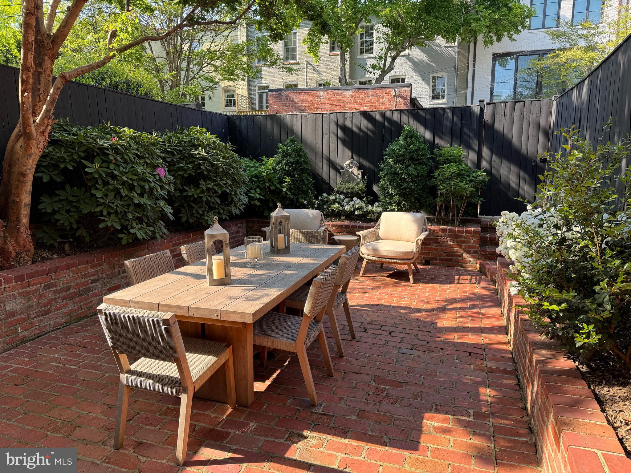 3025 Cambridge Pl NW