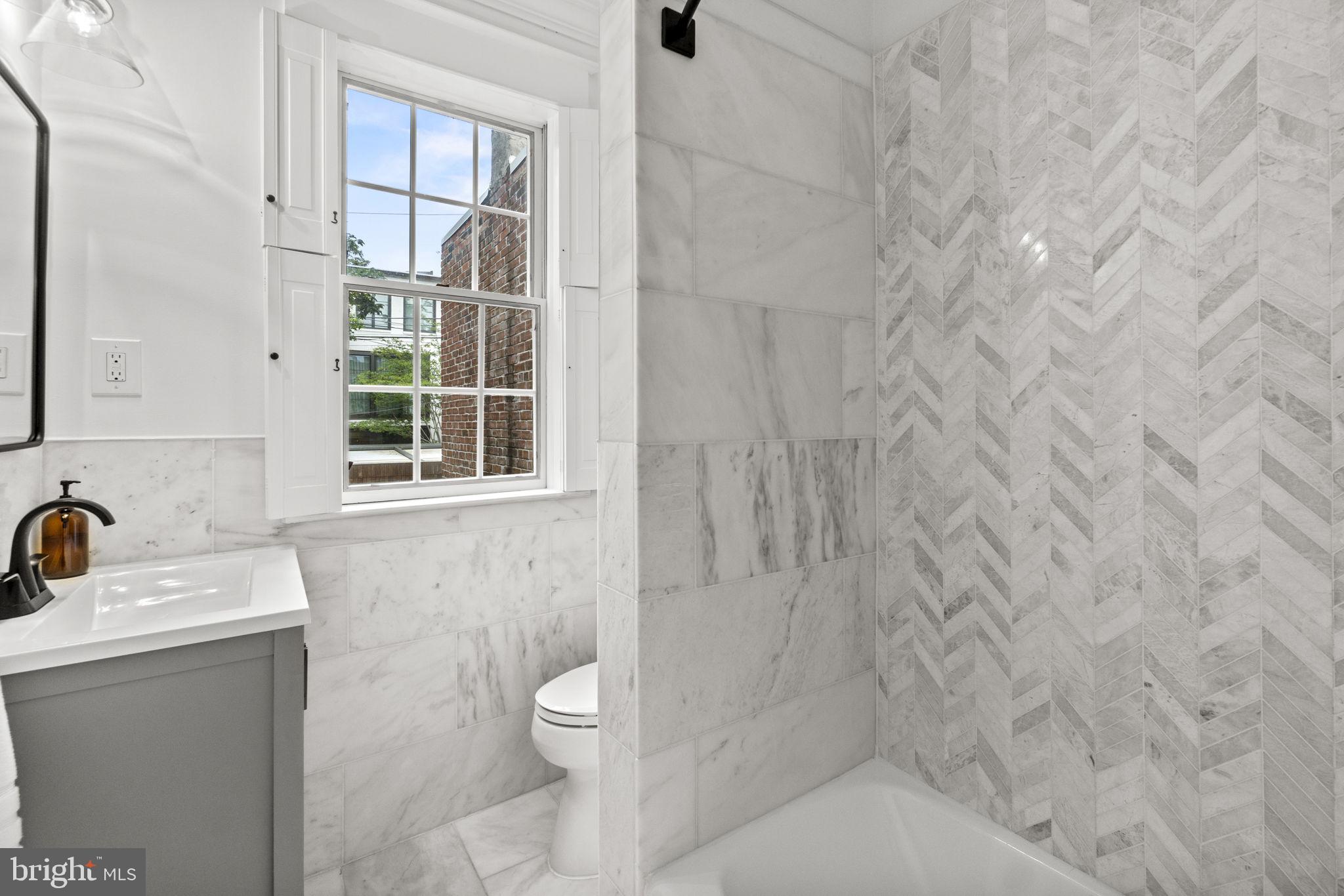 3025 Cambridge Pl NW