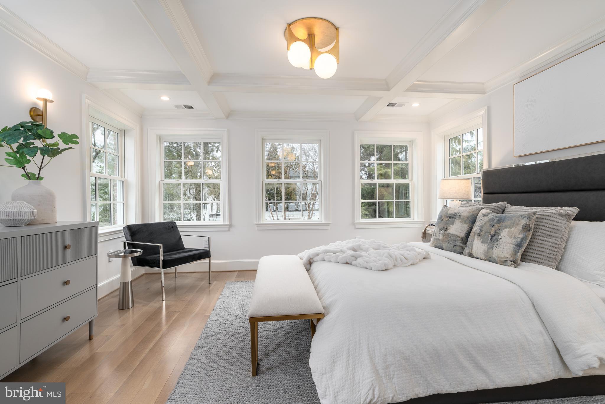 2817 Dumbarton St NW