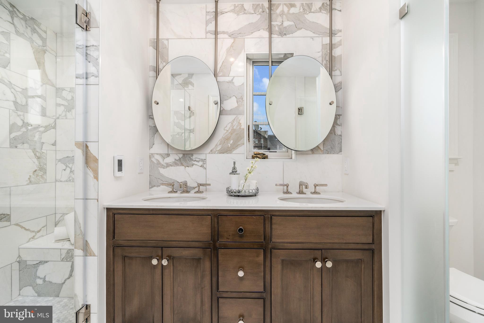 2817 Dumbarton St NW