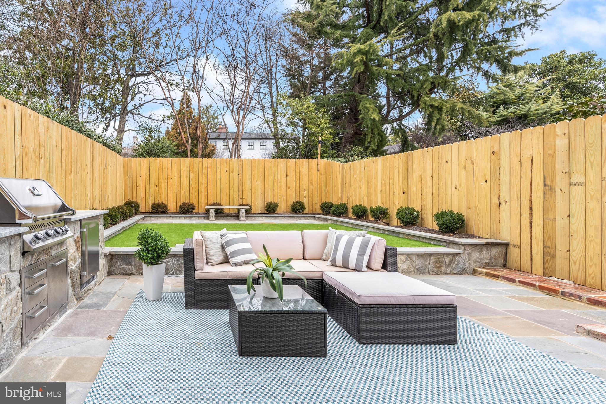 2817 Dumbarton St NW