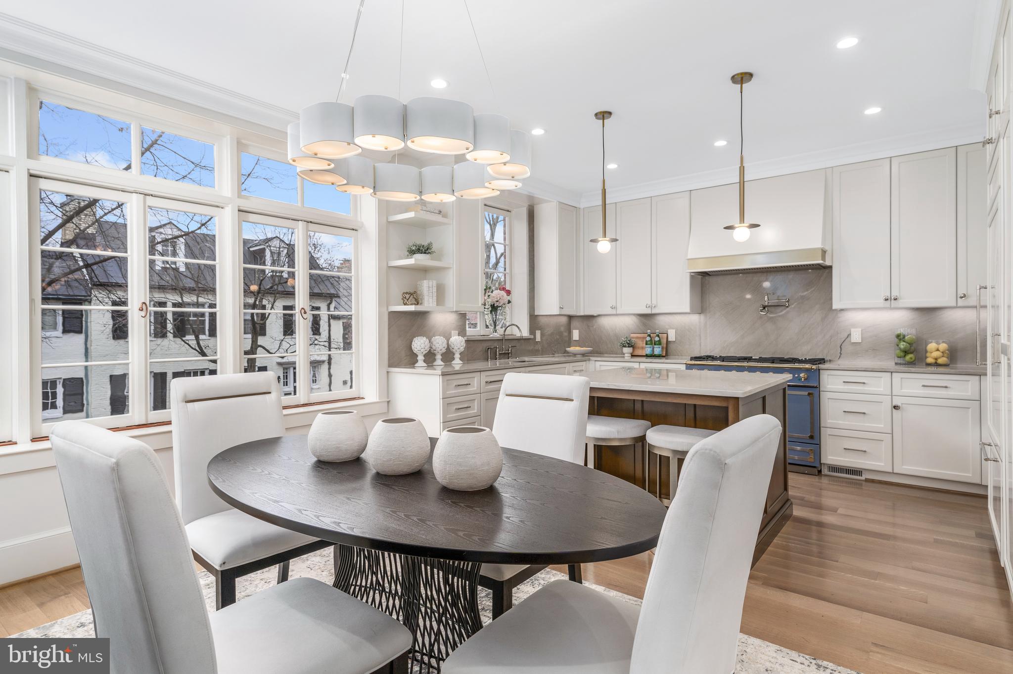 2817 Dumbarton St NW