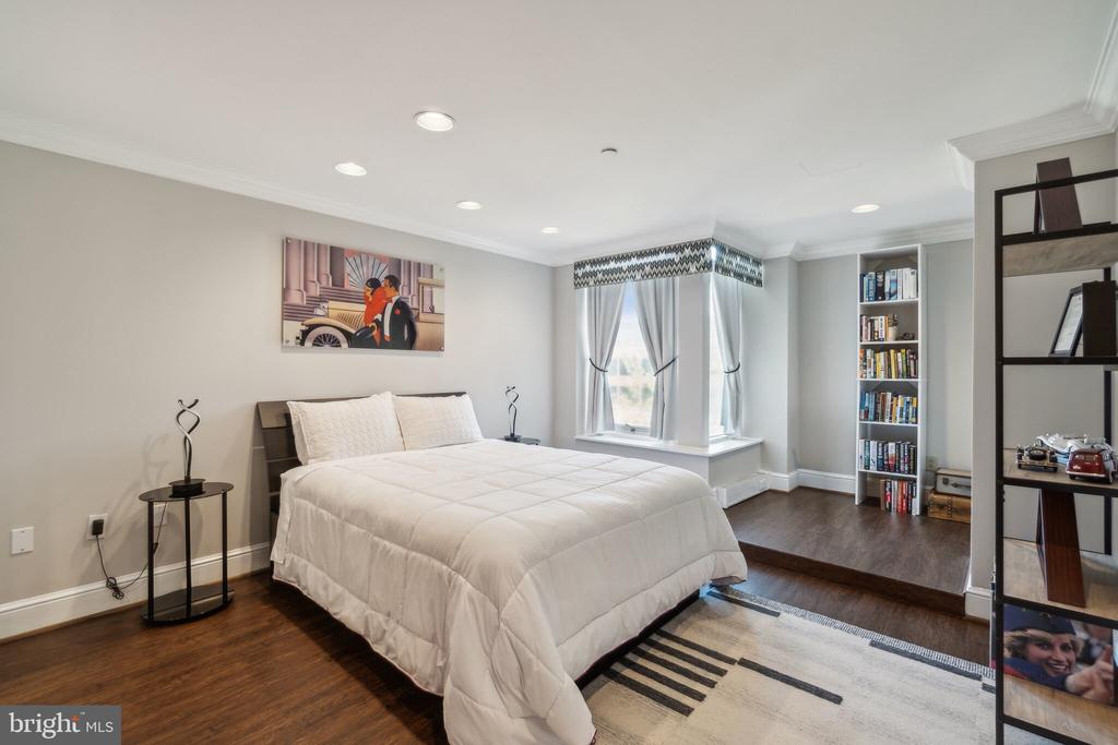 3030 K St NW #203