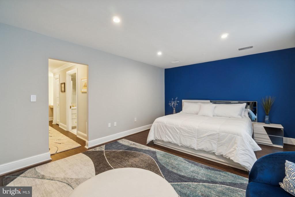 3030 K St NW #203