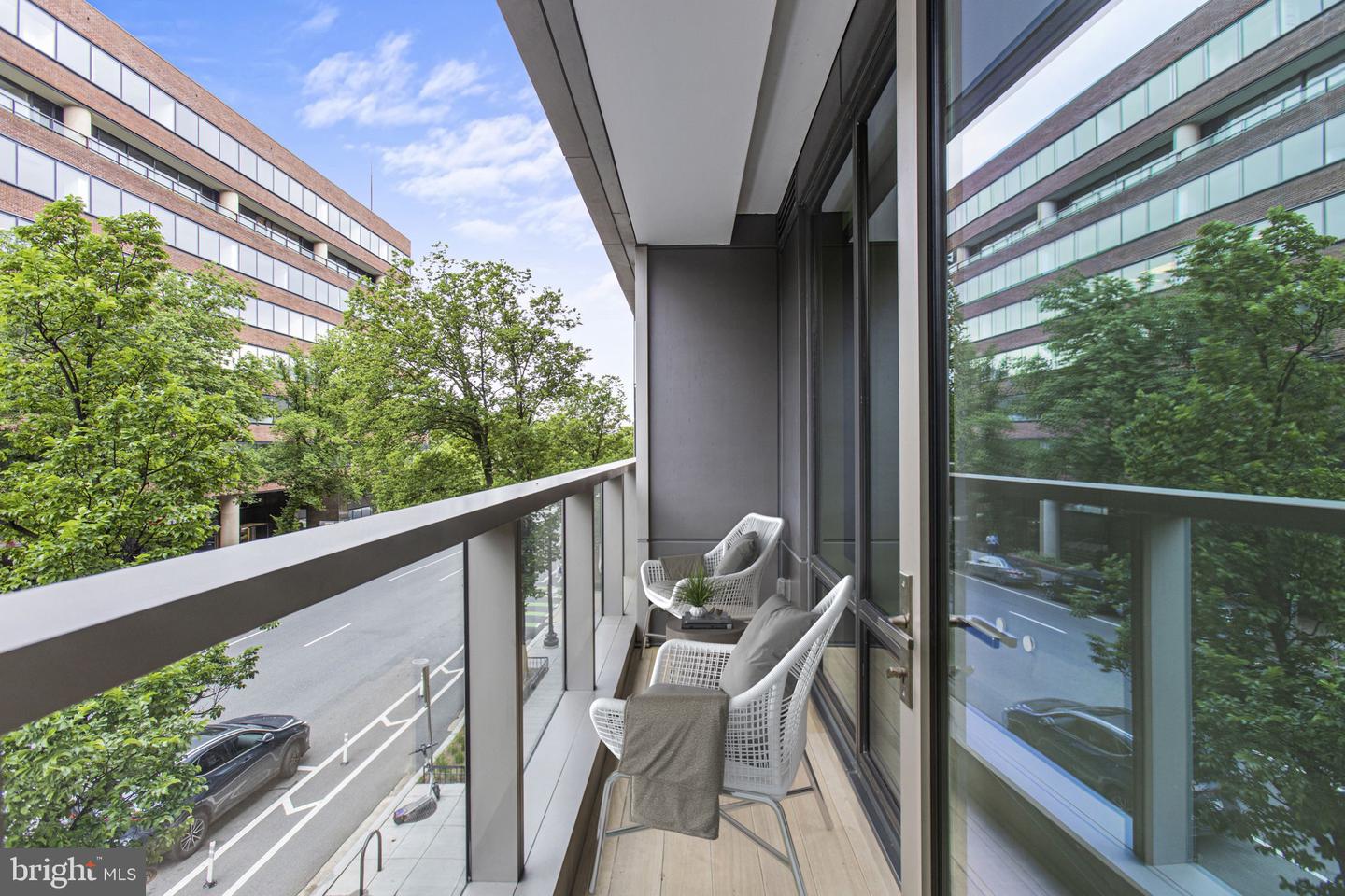 2501 M St NW #206