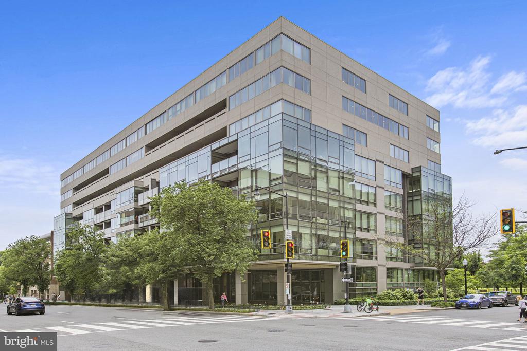 2501 M St NW #206
