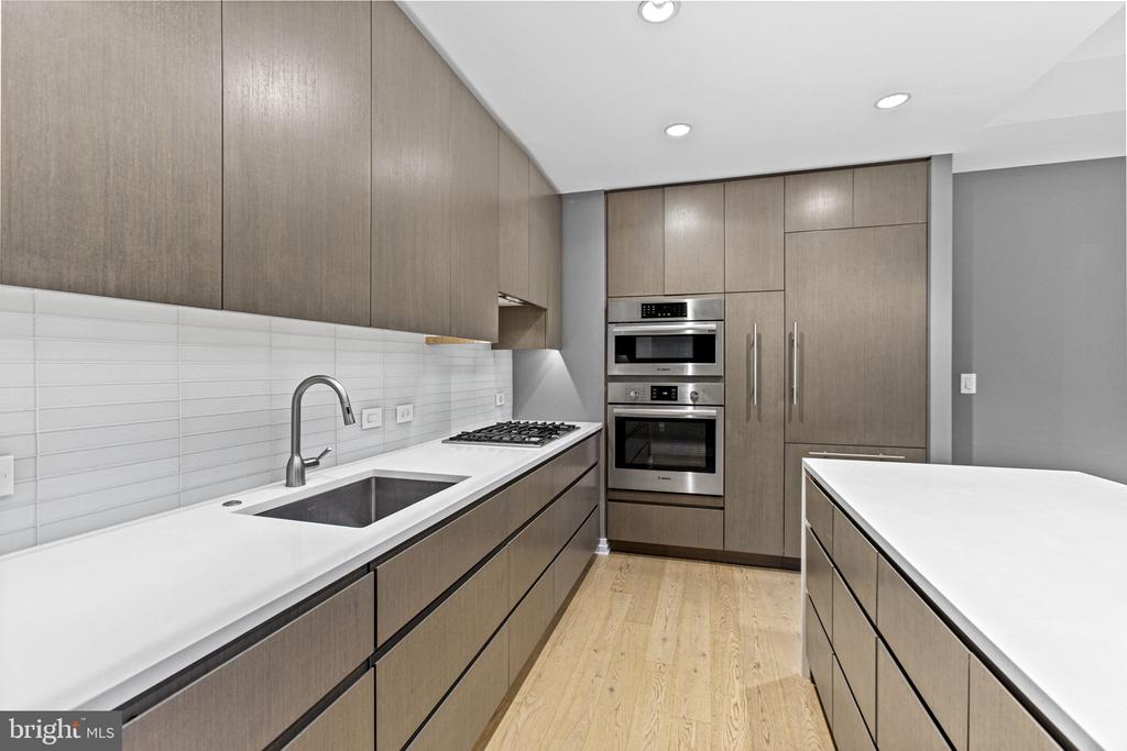 2501 M St NW #206