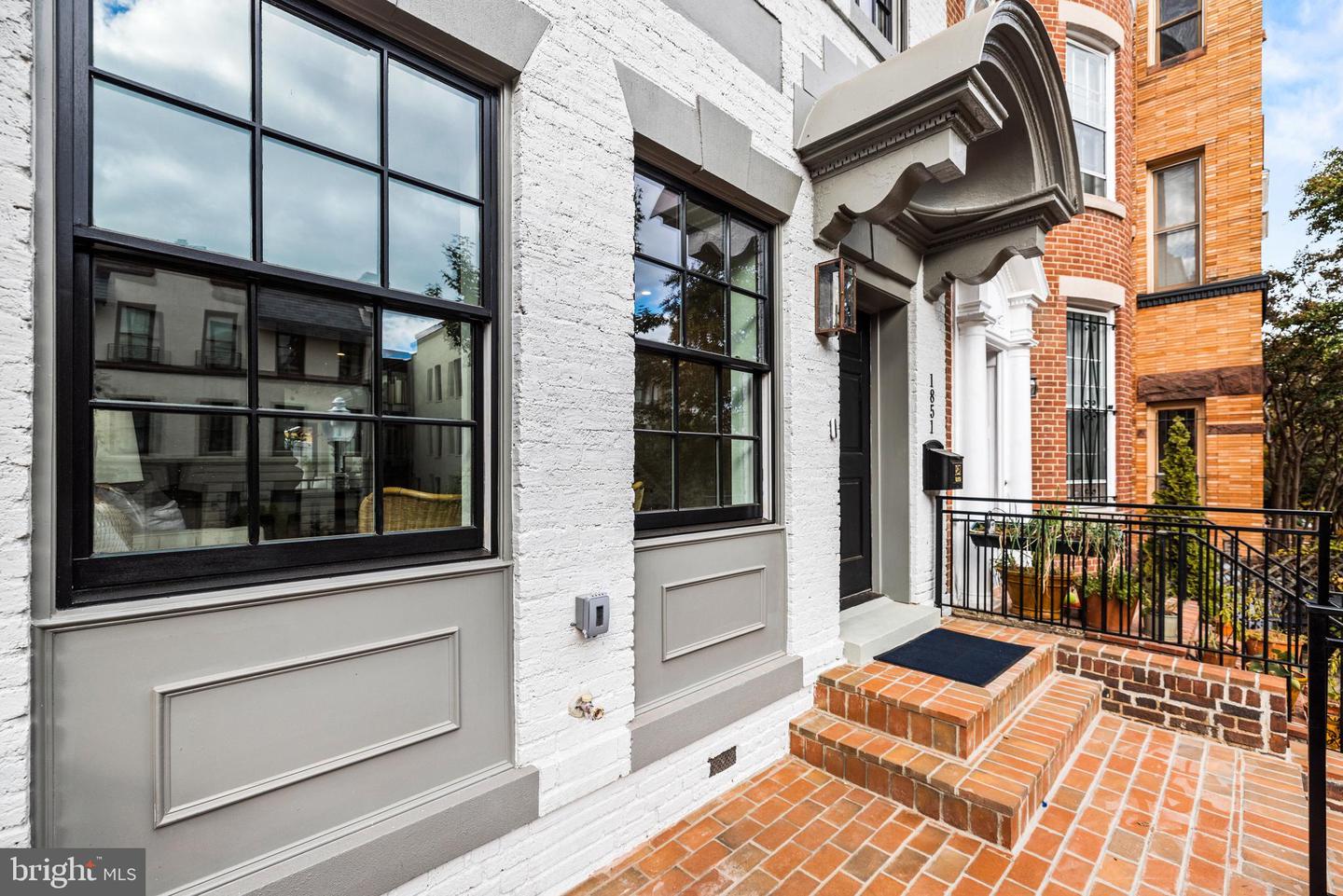 1851 Vernon St NW
