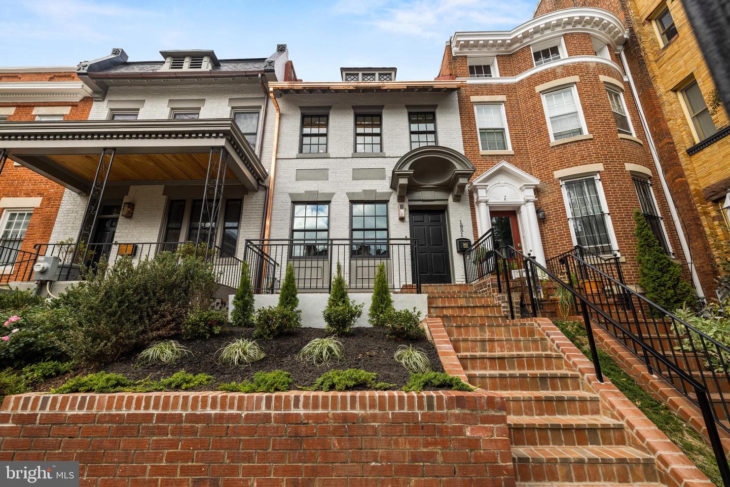 1851 Vernon St NW