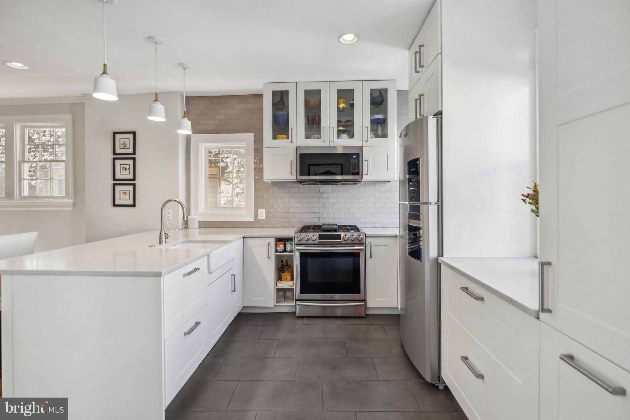 2812 Dumbarton St NW