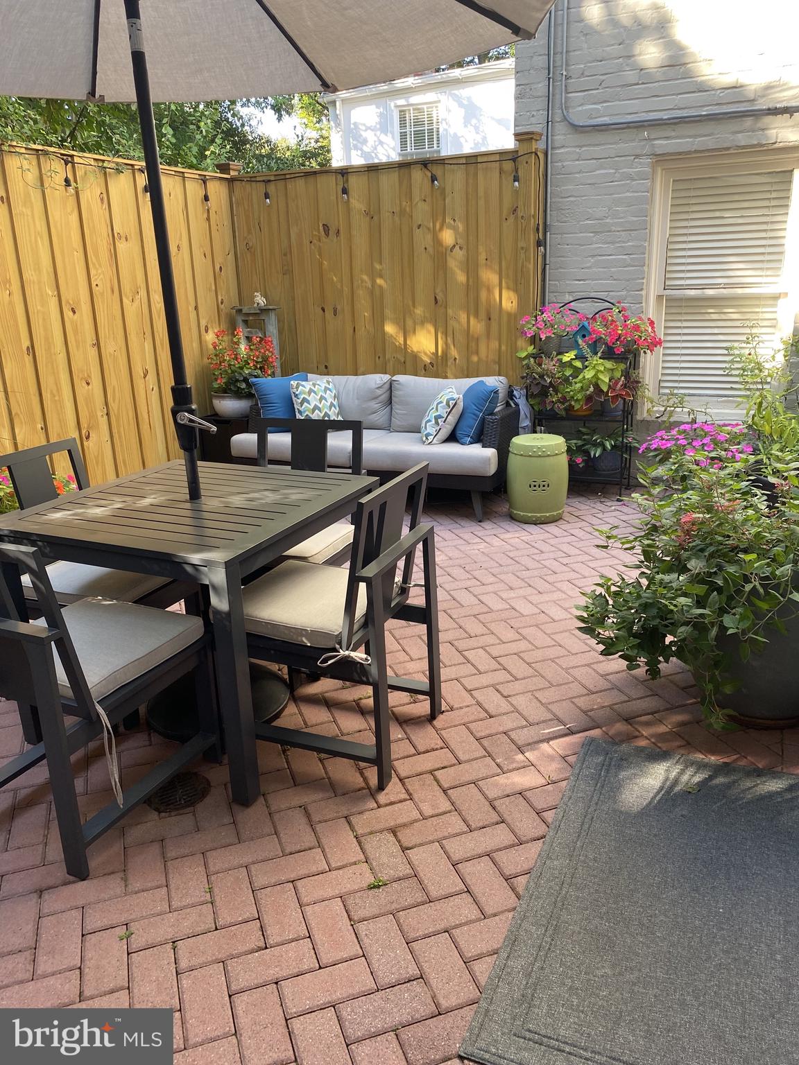 2812 Dumbarton St NW