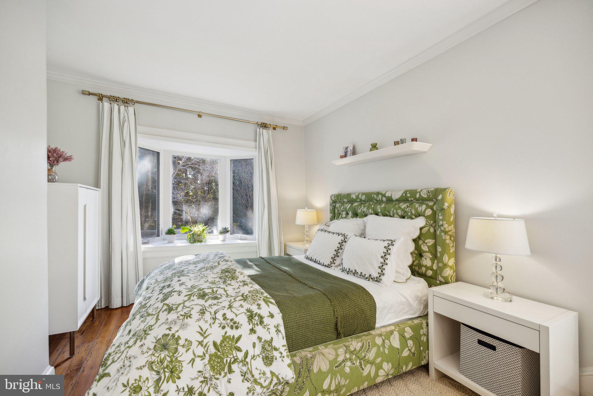 2812 Dumbarton St NW