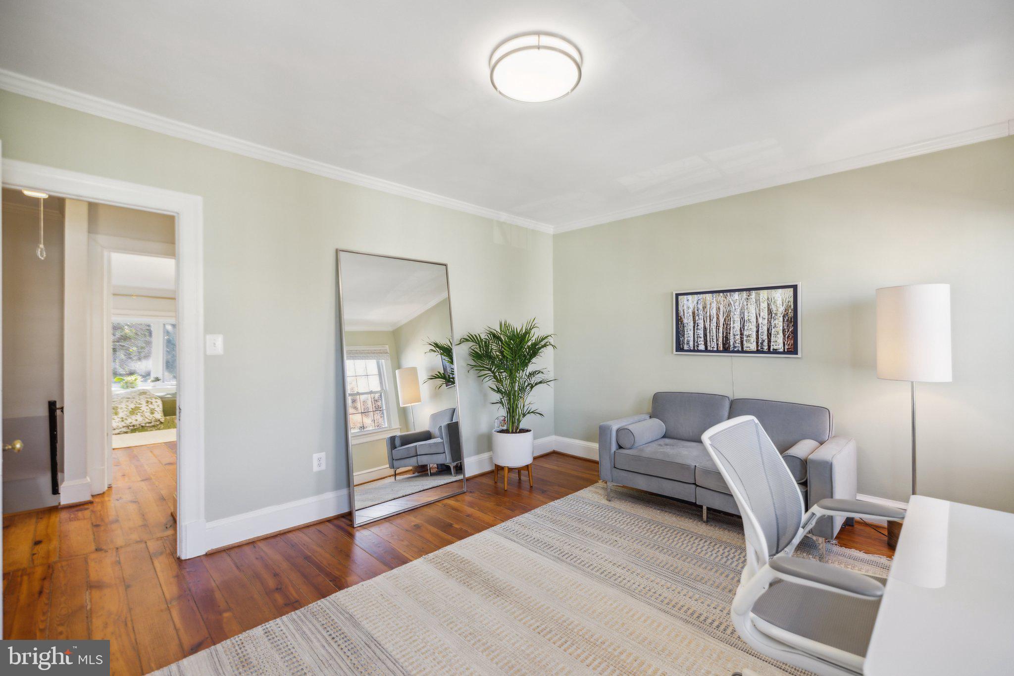 2812 Dumbarton St NW