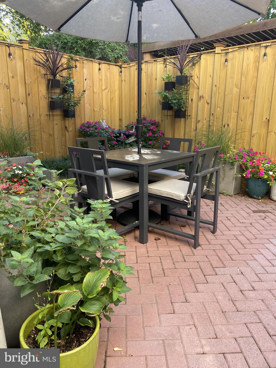 2812 Dumbarton St NW