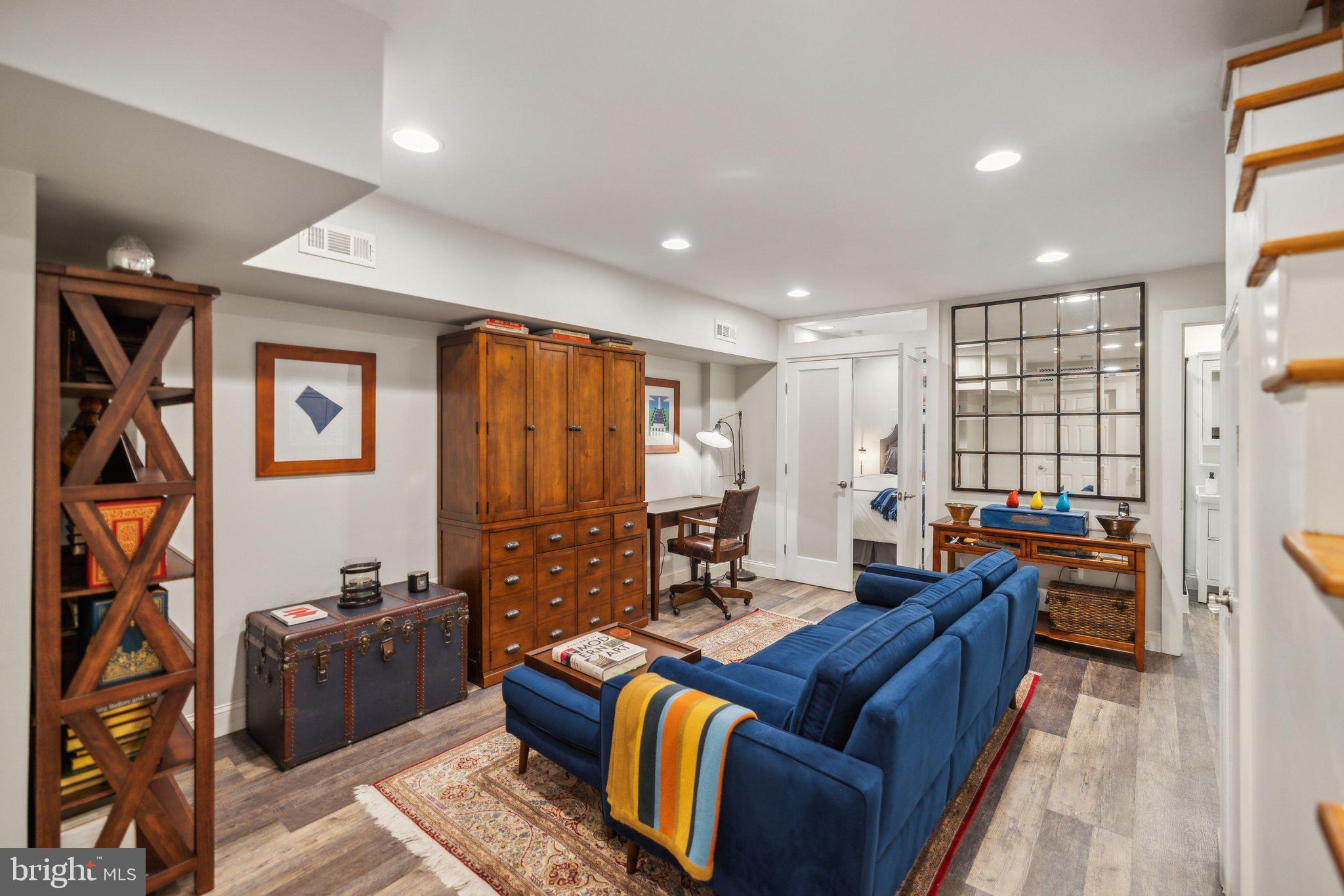 2812 Dumbarton St NW